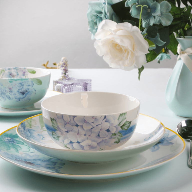 Home classic european floral new bone china dinnerware set with gold rim | yzc ceramics